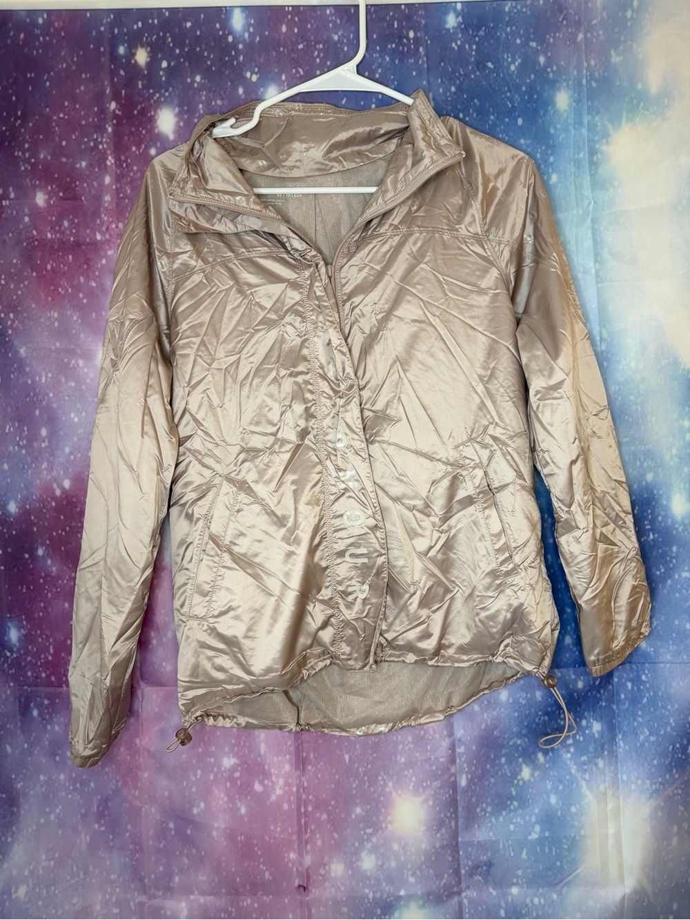 Under Armour Women's Athlete Recovery Woven Iridescent Jacket